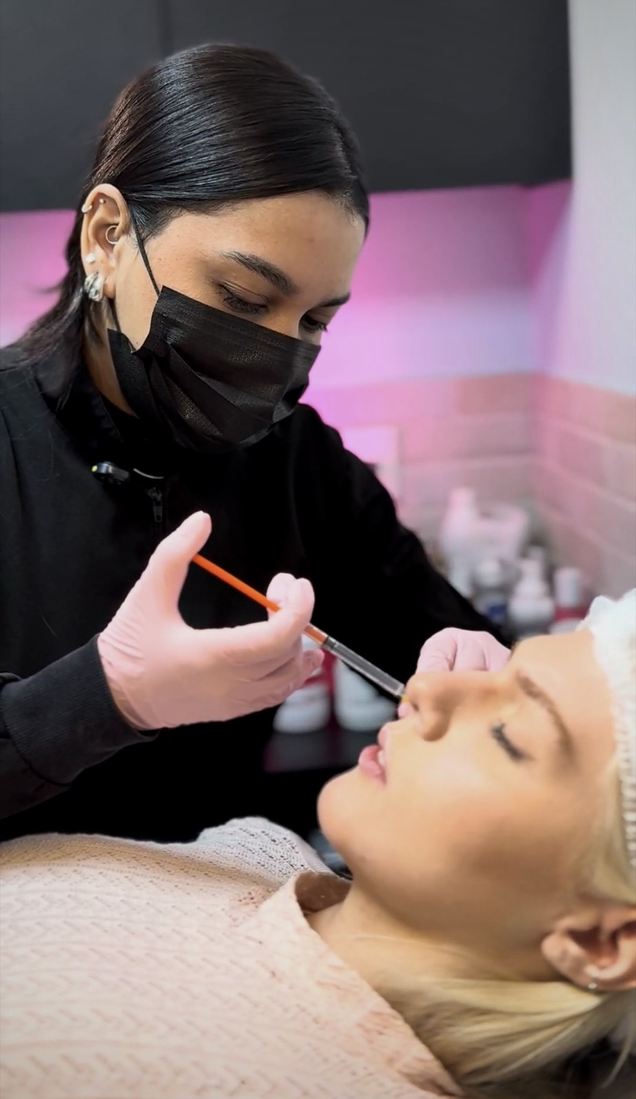 Procedimentos faciais com a biomédica Kathleen Soares